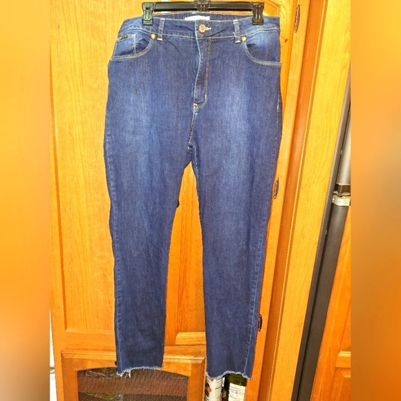 A pair of Beija Flor jennifer skinny jeans in a size 12 with a 29" inseam. - Picture 1 of 7